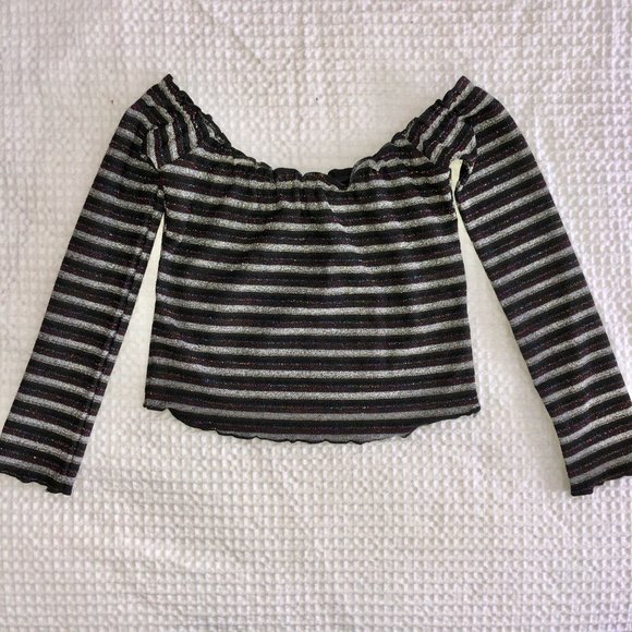 UO Off-The-Shoulder Lettuce-Edge Top - Picture 3 of 10